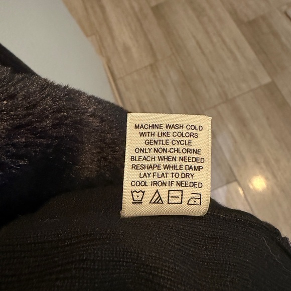 Black Faux Fur Women's Jacket - Picture 6 of 6